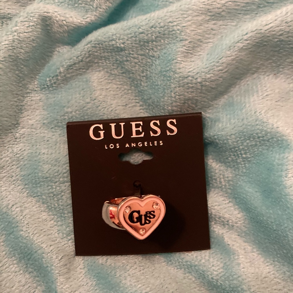 Guess ring